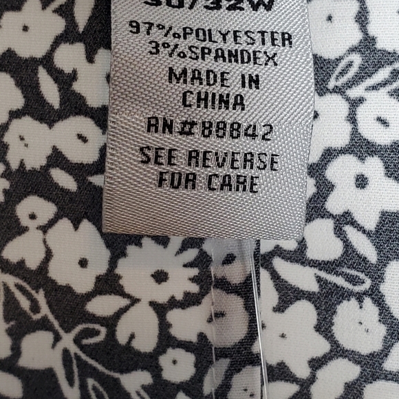 Women's Catherine's 4X 30/32W Black White Floral Tunic Button Up 3/4 Sleeve New - Picture 7 of 16